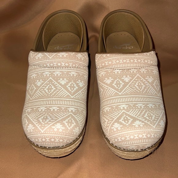 #435✅ NWOT Dansko shoes